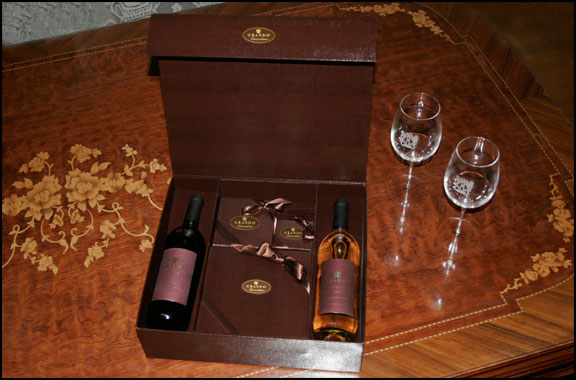 giftbox wine red and white